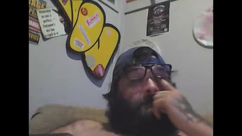 Snapshot of uncuttruss chatting on October 15, 4:23 am uncuttruss online show from October 15, 4:23 am