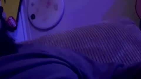 Snapshot of uncuttruss chatting on December 16, 10:42 am uncuttruss online show from December 16, 10:42 am