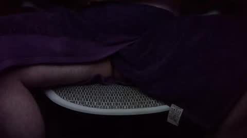 Under the desk online show from December 17, 10:27 pm