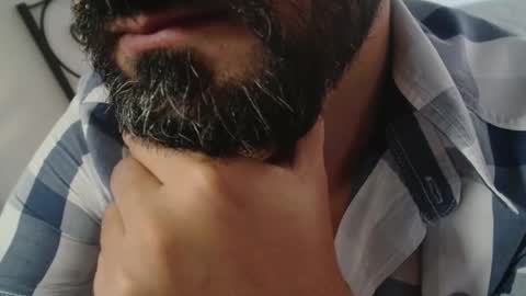 Snapshot of under_thedesk chatting on September 30, 7:35 am Giov online show from September 30, 7:35 am