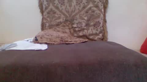 Snapshot of undrcvrlvr chatting on February 9, 10:11 pm mrfck4lngr online show from February 9, 10:11 pm