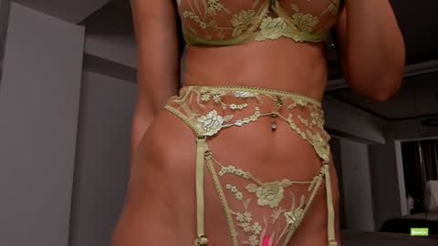 Snapshot of unforgettable_s chatting on September 27, 5:18 pm Silvia online show from September 27, 5:18 pm