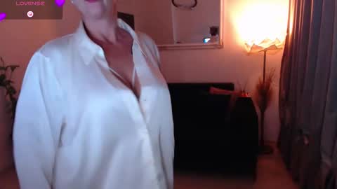 Snapshot of unfulfilledwife chatting on November 14, 9:24 pm Eva online show from November 14, 9:24 pm