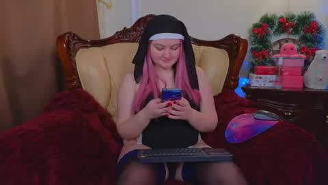 Snapshot of unholy_lady chatting on December 14, 6:24 am Unholy Lady online show from December 14, 6:24 am