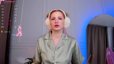 Snapshot of unicent chatting on December 4, 2:26 pm Call me Mira thumbs up its make me happy online show from December 4, 2:26 pm