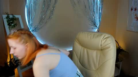 Snapshot of unicent chatting on December 8, 8:36 pm Call me Mira thumbs up its make me happy online show from December 8, 8:36 pm