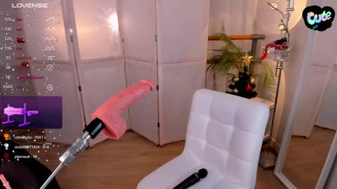 Snapshot of unicent chatting on December 14, 3:18 am Call me Mira thumbs up its make me happy online show from December 14, 3:18 am