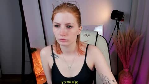 Snapshot of unicent chatting on December 29, 1:38 pm Call me Mira thumbs up its make me happy online show from December 29, 1:38 pm