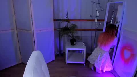 Snapshot of unicent chatting on January 21, 8:43 pm Call me Mira thumbs up its make me happy online show from January 21, 8:43 pm