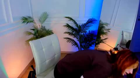 Snapshot of unicent chatting on November 16, 8:47 pm Call me Mira thumbs up its make me happy online show from November 16, 8:47 pm