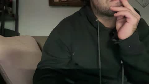 Snapshot of universalstudihoes chatting on December 21, 9:44 am universalstudihoes online show from December 21, 9:44 am