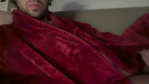 Snapshot of universalstudihoes chatting on February 1, 9:43 am universalstudihoes online show from February 1, 9:43 am