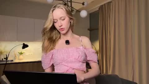 UnnaBella online show from June 21, 7:27 pm