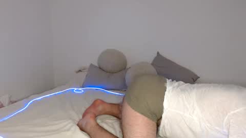 Snapshot of unveilx_ chatting on April 12, 12:32 pm unveilx_ online show from April 12, 12:32 pm