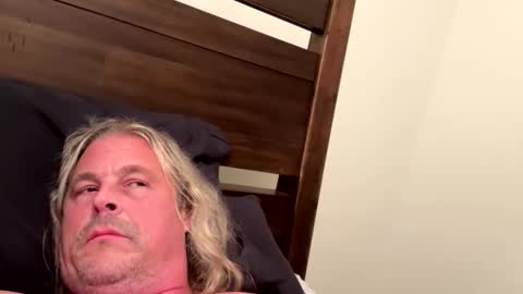 Snapshot of uptimeb4downtime chatting on October 16, 12:22 am Just 4 Fun online show from October 16, 12:22 am