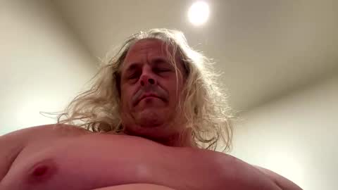 Snapshot of uptimeb4downtime chatting on October 21, 2:12 am Just 4 Fun online show from October 21, 2:12 am