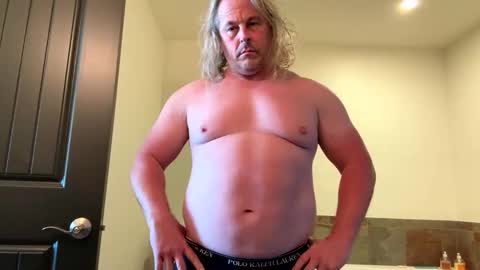 Snapshot of uptimeb4downtime chatting on November 2, 2:41 pm Just 4 Fun online show from November 2, 2:41 pm