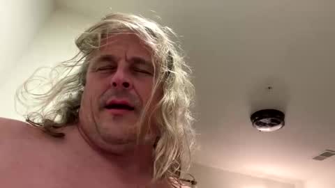 Snapshot of uptimeb4downtime chatting on November 5, 2:22 am Just 4 Fun online show from November 5, 2:22 am