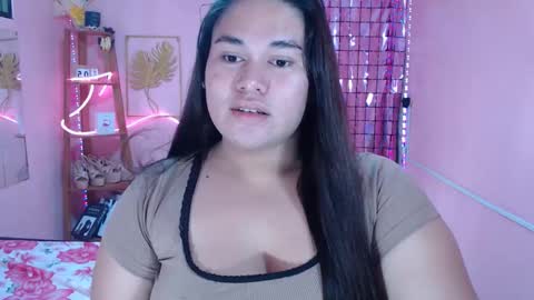 Snapshot of ur_baby_rebbecca chatting on January 8, 2:25 am SINGLE online show from January 8, 2:25 am