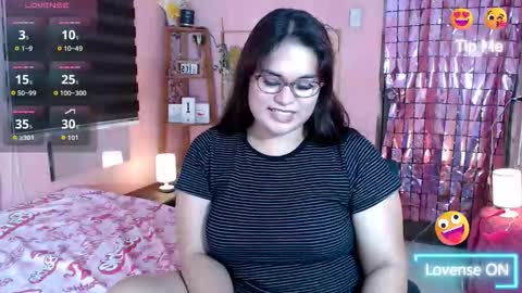 Snapshot of ur_baby_rebbecca chatting on December 14, 10:09 am SINGLE online show from December 14, 10:09 am