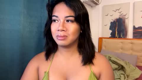 Snapshot of ur_cutiesthotasianxx chatting on November 15, 3:48 am Vee online show from November 15, 3:48 am