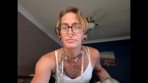 Snapshot of ur_daylee_dose chatting on May 21, 11:01 pm Ur Daylee dose online show from May 21, 11:01 pm