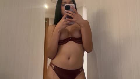 Snapshot of ur_mija_veronica chatting on April 20, 5:16 pm Veronica Lodge online show from April 20, 5:16 pm