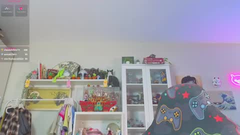 Snapshot of ur_olivia chatting on July 28, 4:39 pm Olivia Kaufman online show from July 28, 4:39 pm