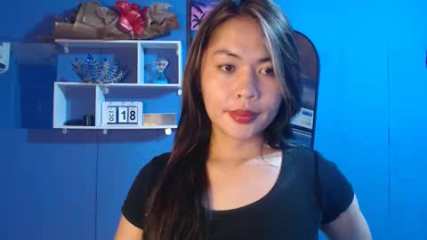 Snapshot of ur_perfectgirlmsa chatting on October 17, 11:18 pm Ms. A lets go pass or pvt show online show from October 17, 11:18 pm