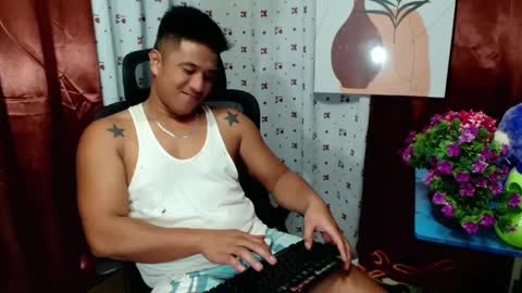 Snapshot of ur_pinoydave chatting on December 15, 6:04 pm Dave online show from December 15, 6:04 pm