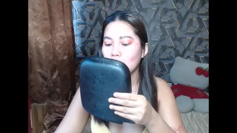 Snapshot of ur_prettychelsie18 chatting on May 30, 10:40 pm ur_prettychelsie18 online show from May 30, 10:40 pm