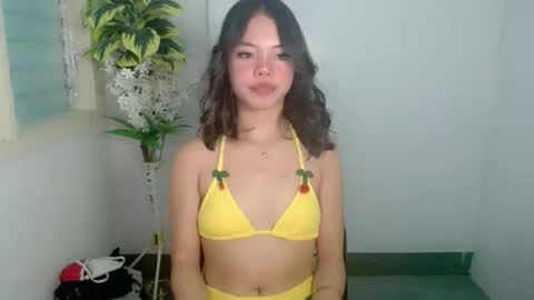 ur_sweetyprincess online show from May 17, 1:29 pm
