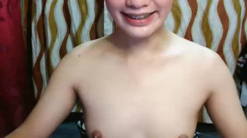 Snapshot of ur_yassy chatting on June 21, 2:58 am ur_yassy online show from June 21, 2:58 am