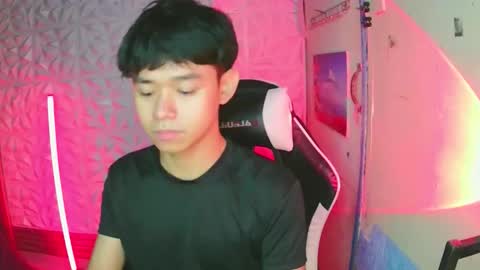 Snapshot of ur_younngtwinkxxx chatting on January 9, 4:10 pm Ken online show from January 9, 4:10 pm