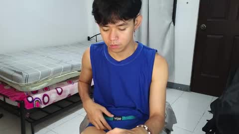 Snapshot of ur_younngtwinkxxx chatting on January 16, 2:54 pm Ken online show from January 16, 2:54 pm