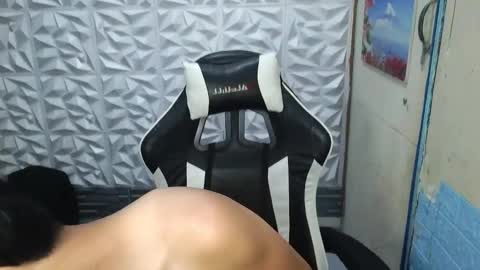 Snapshot of ur_younngtwinkxxx chatting on February 7, 5:22 am Ken online show from February 7, 5:22 am