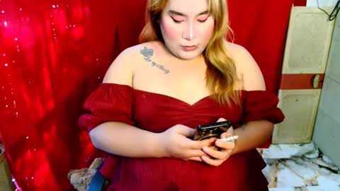 Snapshot of uramazingbomshel chatting on December 5, 12:19 am pretitit micole online show from December 5, 12:19 am