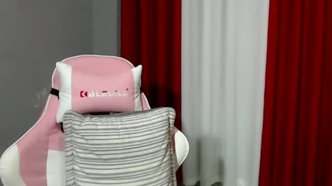 Snapshot of urasian_erica chatting on December 12, 11:07 am urasian_erica online show from December 12, 11:07 am