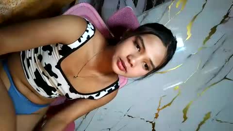 urasian_latinaxxx online show from June 11, 2:53 am