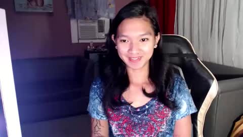 Snapshot of urasian_newra chatting on October 3, 8:50 pm NEWRA ALLISON online show from October 3, 8:50 pm