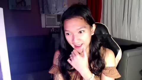 Snapshot of urasian_newra chatting on October 4, 6:39 pm NEWRA ALLISON online show from October 4, 6:39 pm