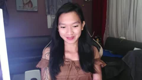 Snapshot of urasian_newra chatting on October 18, 8:09 pm NEWRA ALLISON online show from October 18, 8:09 pm