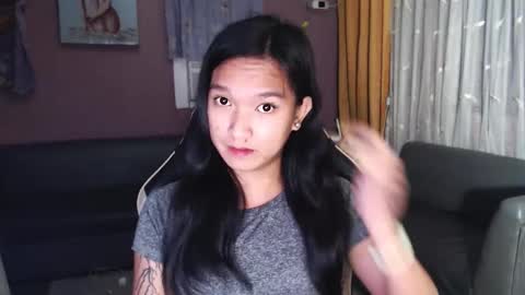 Snapshot of urasian_newra chatting on December 3, 10:19 pm NEWRA ALLISON online show from December 3, 10:19 pm