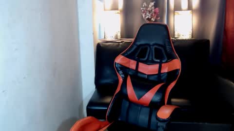 Snapshot of urasian_olivia1 chatting on December 29, 7:06 am Olivia online show from December 29, 7:06 am