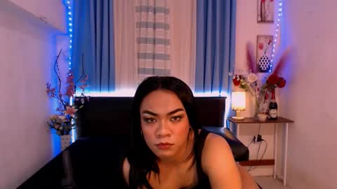 Snapshot of urasian_olivia1 chatting on January 13, 6:05 pm Olivia online show from January 13, 6:05 pm