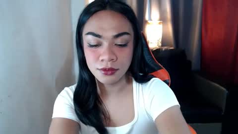 Snapshot of urasian_olivia1 chatting on January 14, 9:35 am Olivia online show from January 14, 9:35 am