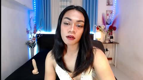 Snapshot of urasian_olivia1 chatting on January 14, 12:45 pm Olivia online show from January 14, 12:45 pm