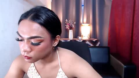 Snapshot of urasian_olivia1 chatting on January 19, 6:32 pm Olivia online show from January 19, 6:32 pm