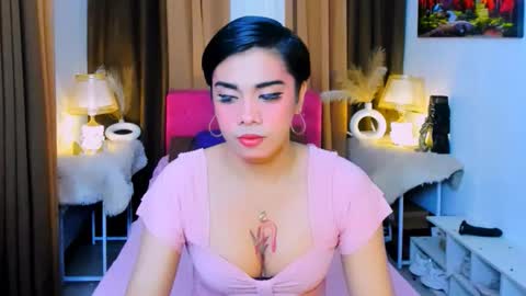 Snapshot of urasian_olivia1 chatting on December 20, 7:59 am Olivia online show from December 20, 7:59 am