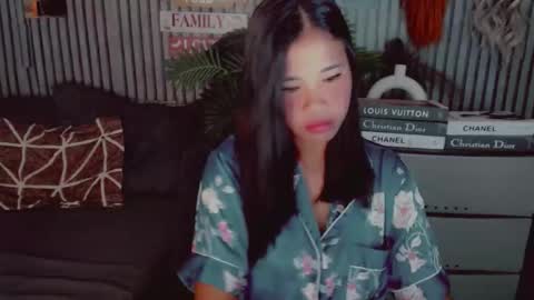 urasian_pinay_gurl online show from May 6, 11:15 am